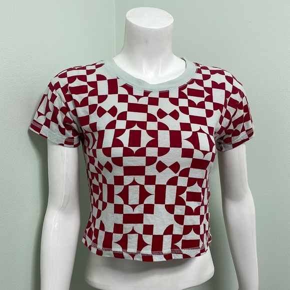 Free People FP Movement geometric red short sleeve cropped tee size XS - Picture 1 of 9